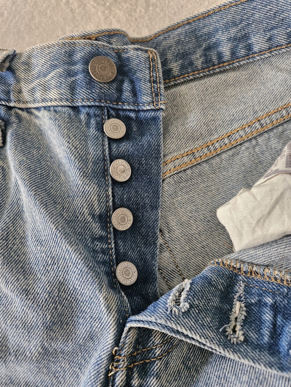 Levi's 501 Women's Shorts Size 28 - Picture 6 of 7